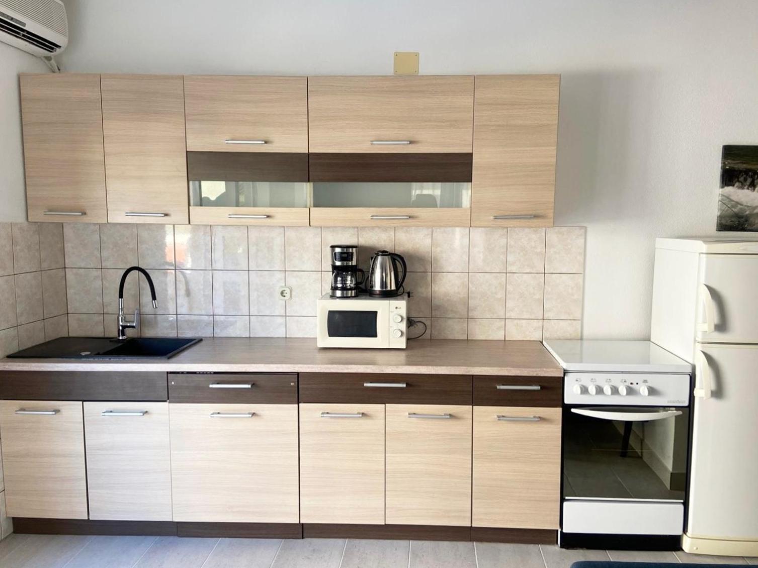 Holiday Apartments Lidija Бол Экстерьер фото